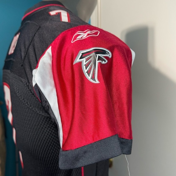 Reebok NFL Black and Red Football Jersey Atlanta Falcons Vick Kids Medium 10-12 - Picture 9 of 10